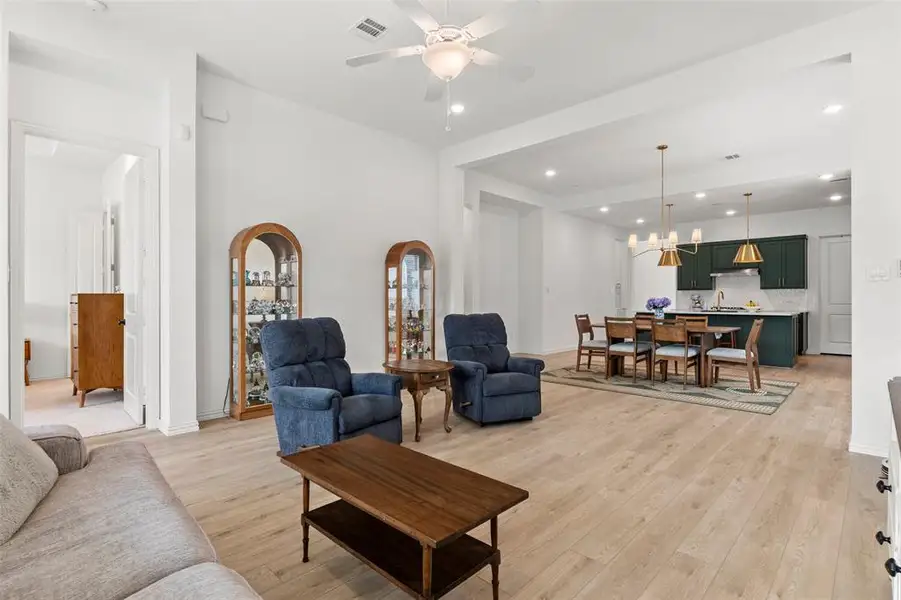 Furnished interior view inside a new home in Inspiration, Lucas (Image 9).