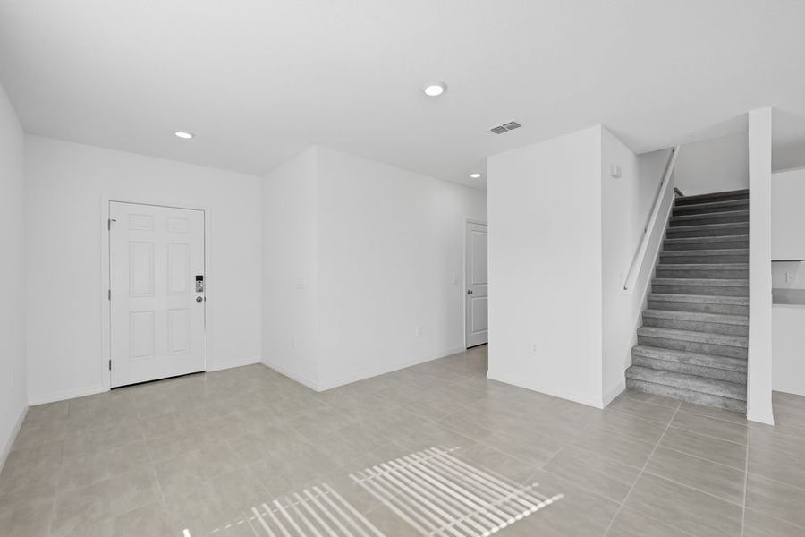 Spacious, unfurnished interior of a new home in Palm Wind, Hudson (Image 11).