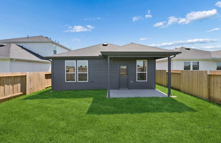 Exterior details and patio area of a home in Stokesbury, Waller (Image 3).