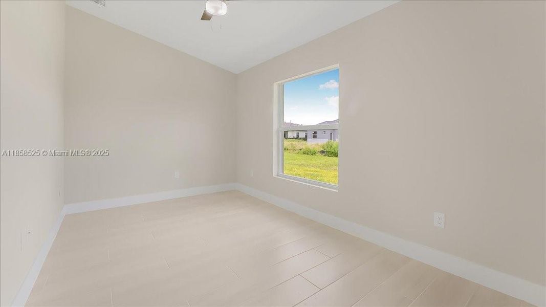 Spacious, unfurnished interior of a new home in , Lehigh Acres (Image 13).