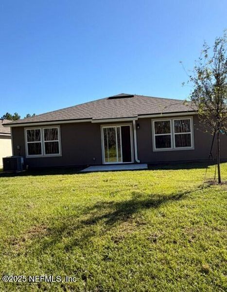 Exterior details and patio area of a home in Copes Landing, Jacksonville (Image 3).
