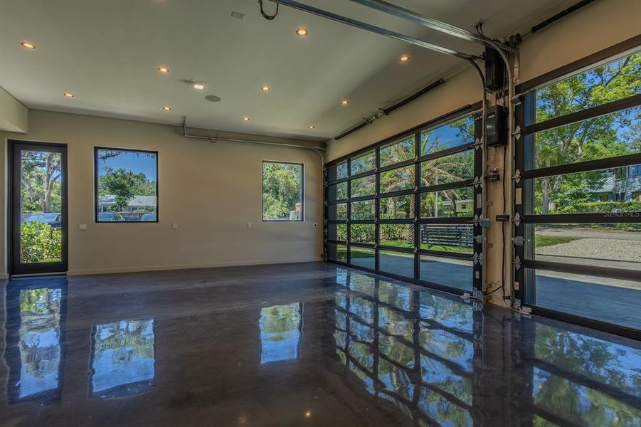Community amenities in , Windermere (Image 69).