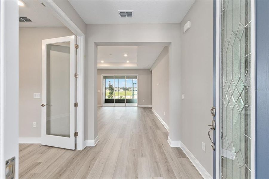 Spacious, unfurnished interior of a new home in , Ocala (Image 12).