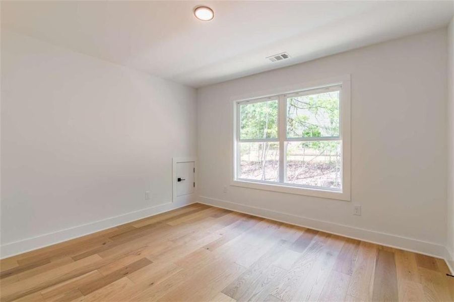 Spacious, unfurnished interior of a new home in , Gainesville (Image 24).