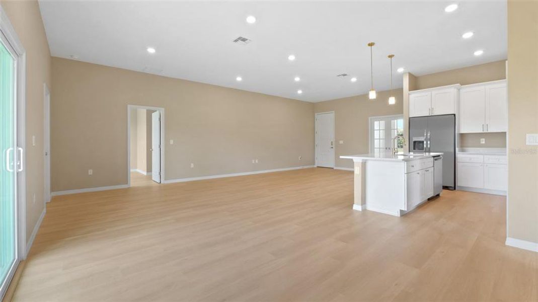 Spacious, unfurnished interior of a new home in , Port Charlotte (Image 30).