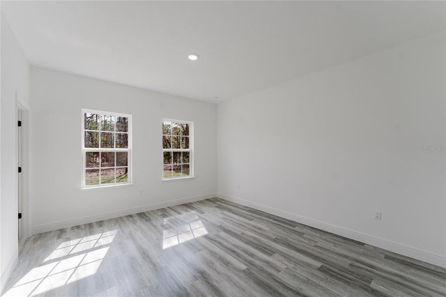 Spacious, unfurnished interior of a new home in , Ocala (Image 12).