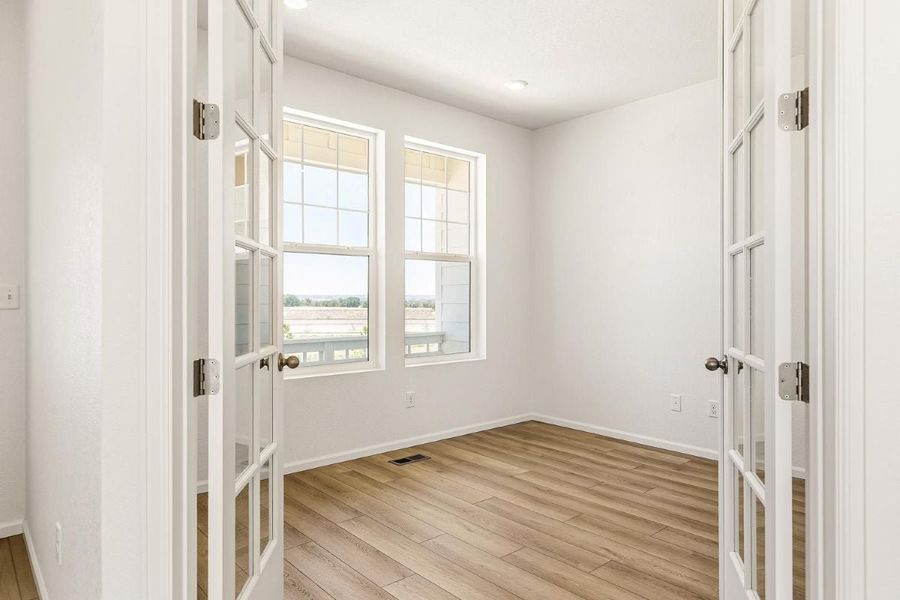 Spacious, unfurnished interior of a new home in Turnberry Villas, Commerce City (Image 10). Spacious, unfurnished interior of a new home in Turnberry Villas, Commerce City (Image 10).