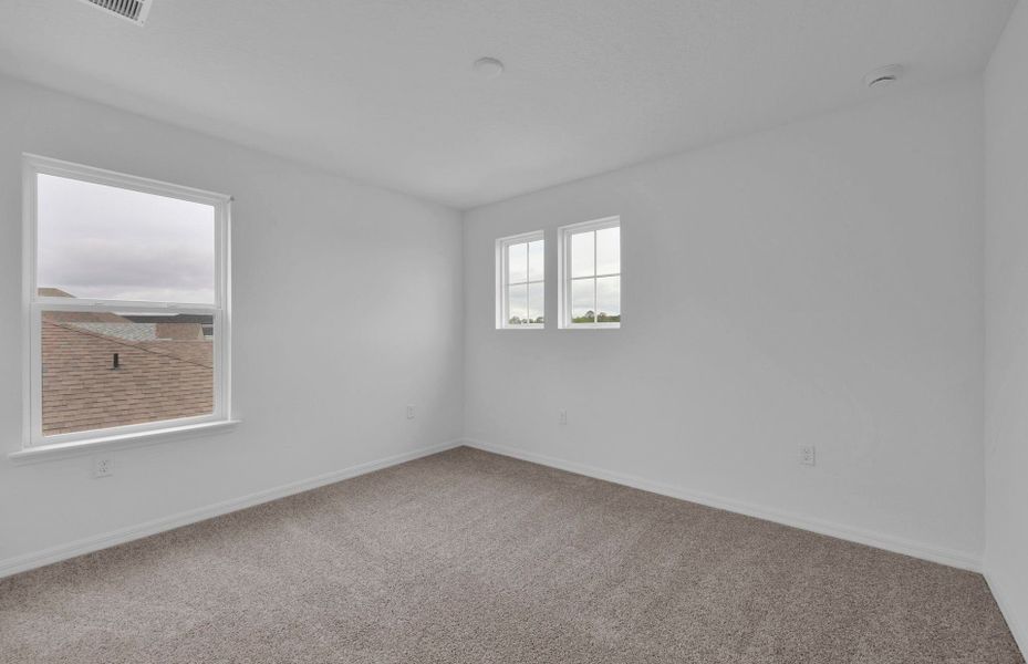 Spacious, unfurnished interior of a new home in Hyland Trail, Green Cove Springs (Image 13).