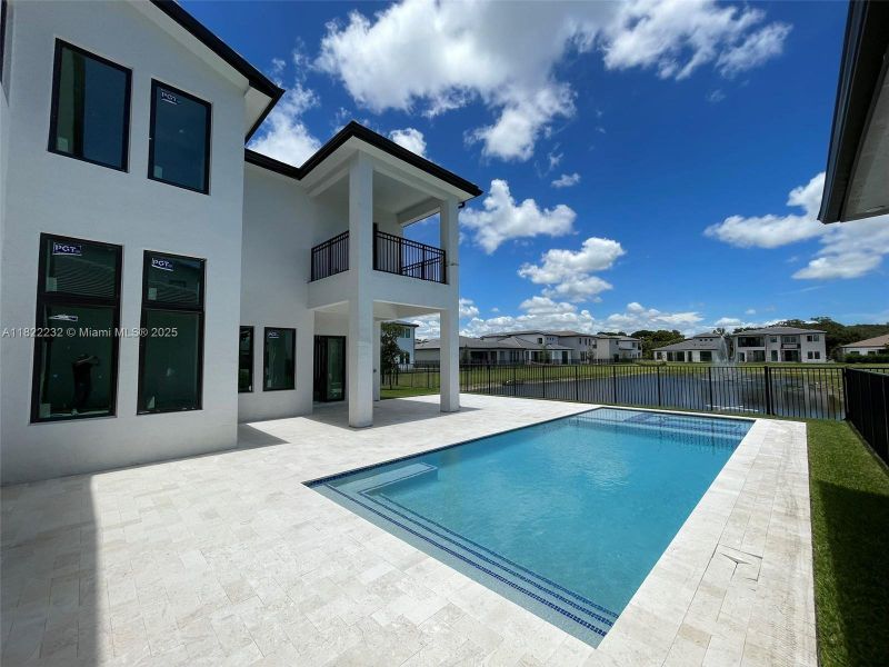 Exterior details and patio area of a home in , Hollywood (Image 2).