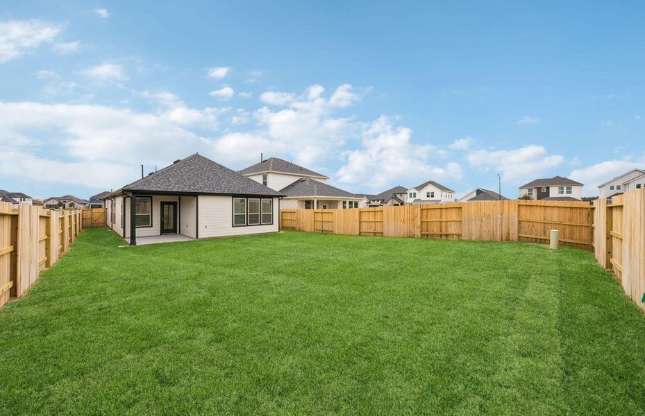 Exterior details and patio area of a home in Ryehill, Sugar Land (Image 25).
