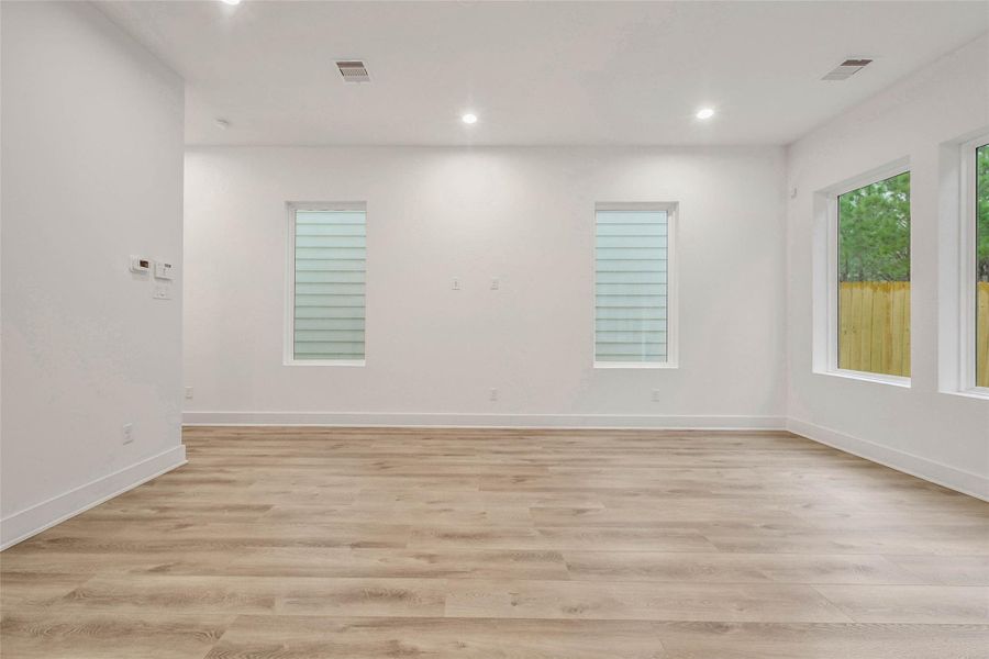 Spacious, unfurnished interior of a new home in , Houston (Image 31).