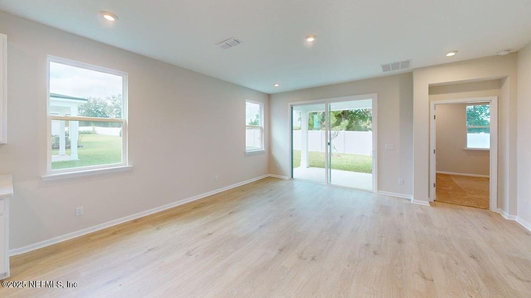 Spacious, unfurnished interior of a new home in Sandridge Hills, Green Cove Springs (Image 12).