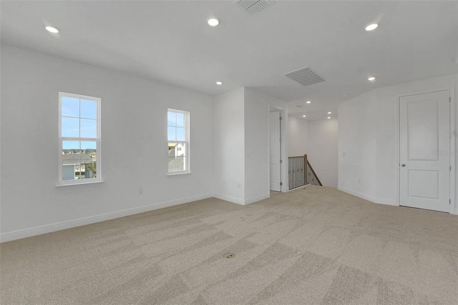 Spacious, unfurnished interior of a new home in Avalon Woods, Winter Garden (Image 13). Spacious, unfurnished interior of a new home in Avalon Woods, Winter Garden (Image 13).