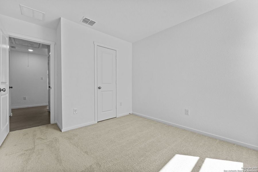 Spacious, unfurnished interior of a new home in Torian Village: Watermill Collection, San Antonio (Image 7).