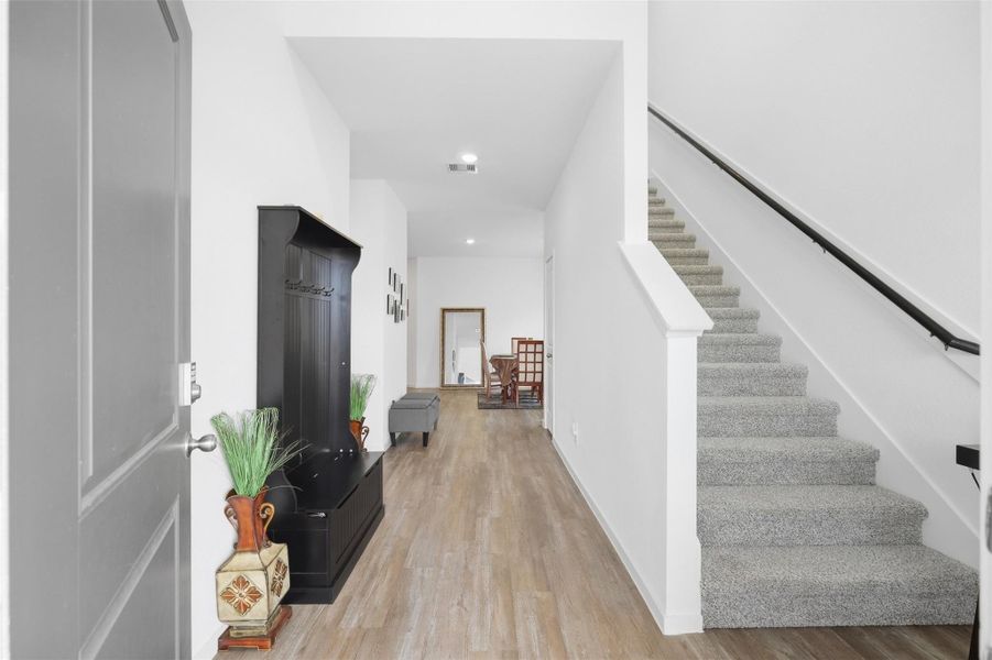 Bright entryway with high ceilings Bright entryway with high ceilings