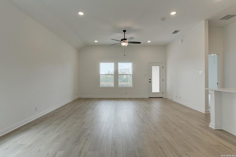 Spacious, unfurnished interior of a new home in Arcadia Ridge, San Antonio (Image 28).
