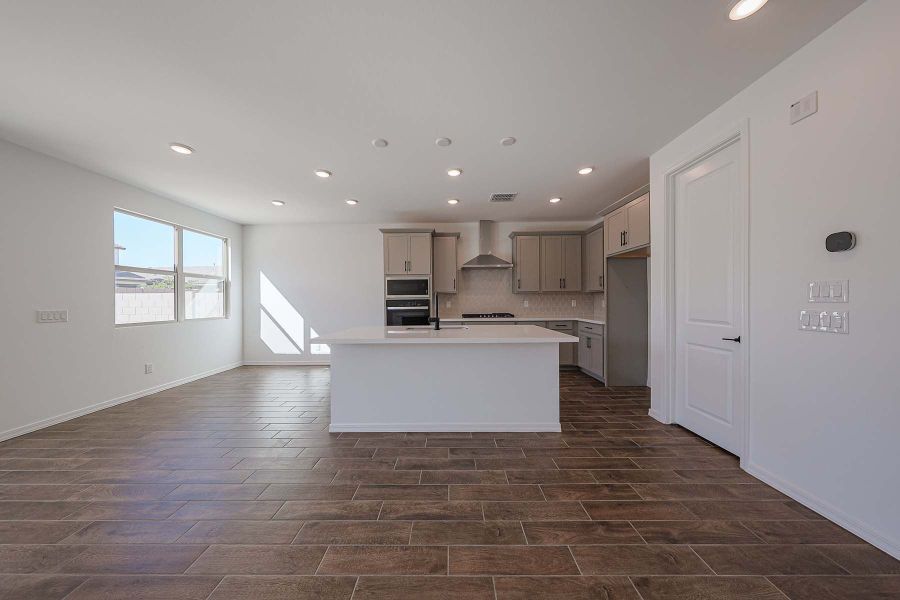 Spacious, unfurnished interior of a new home in Pinnacle at San Tan Heights, San Tan Valley (Image 9).
