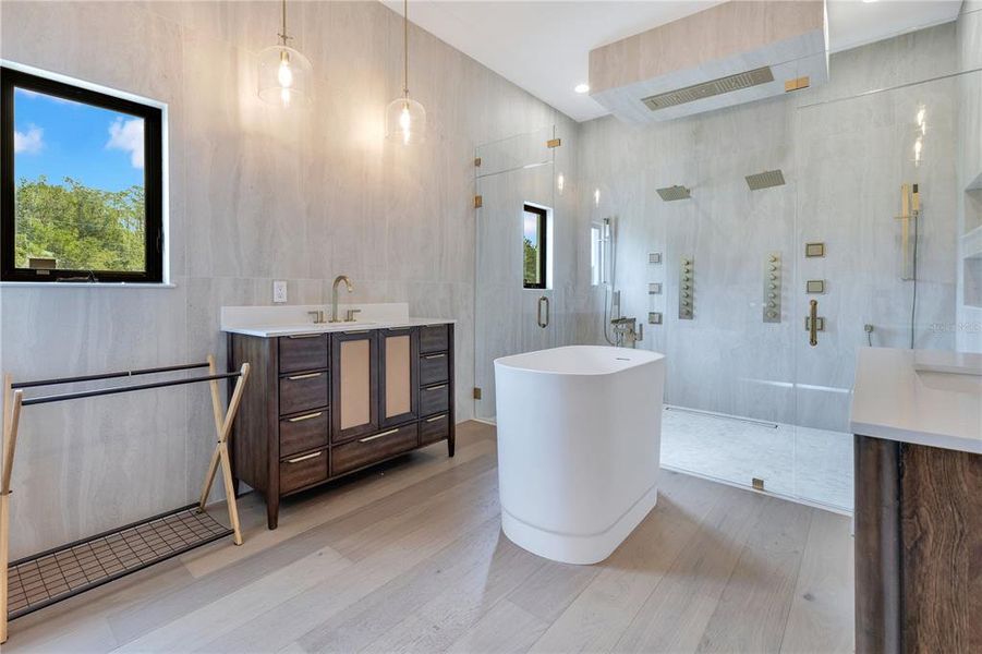 Furnished interior view inside a new home in , Orlando (Image 10).