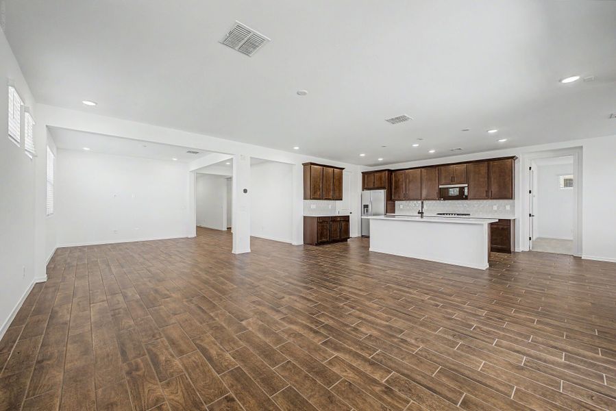 Spacious, unfurnished interior of a new home in Pinnacle at San Tan Heights, San Tan Valley (Image 8). Spacious, unfurnished interior of a new home in Pinnacle at San Tan Heights, San Tan Valley (Image 8).