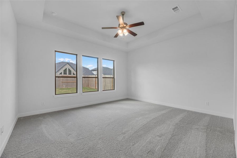 Spacious, unfurnished interior of a new home in Sienna, Missouri City (Image 11).