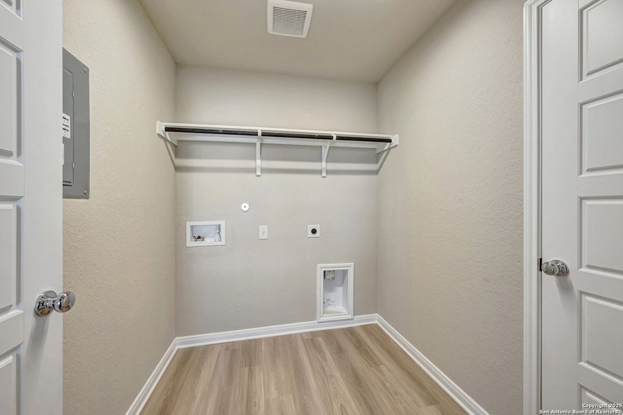 Spacious, unfurnished interior of a new home in Park Place, New Braunfels (Image 22).