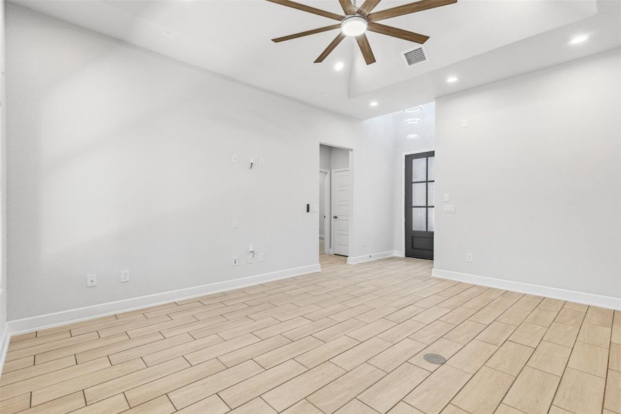 Spacious, unfurnished interior of a new home in , San Antonio (Image 15).