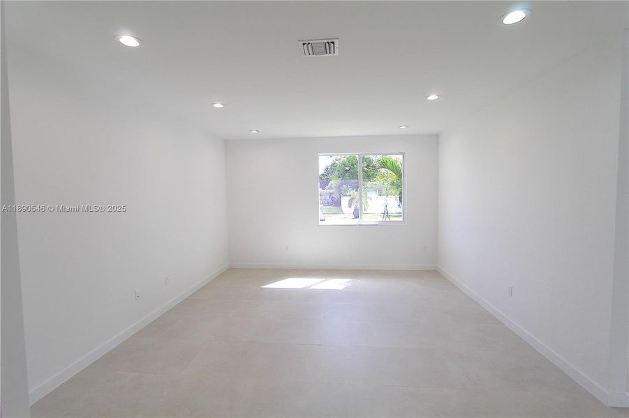 Spacious, unfurnished interior of a new home in , Miami (Image 14).