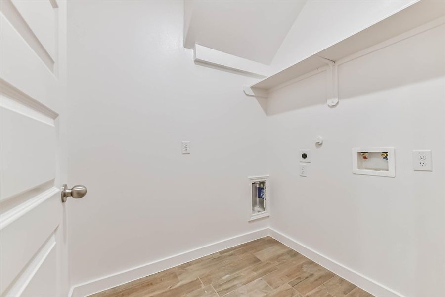 Spacious, unfurnished interior of a new home in , Missouri City (Image 25).