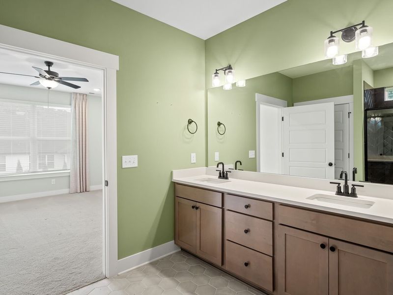 Furnished interior view inside a new home in Carellton, Gallatin (Image 13).