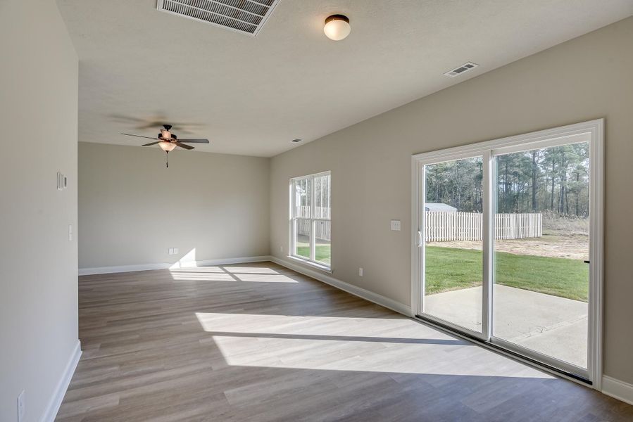Spacious, unfurnished interior of a new home in , Edgefield (Image 11).