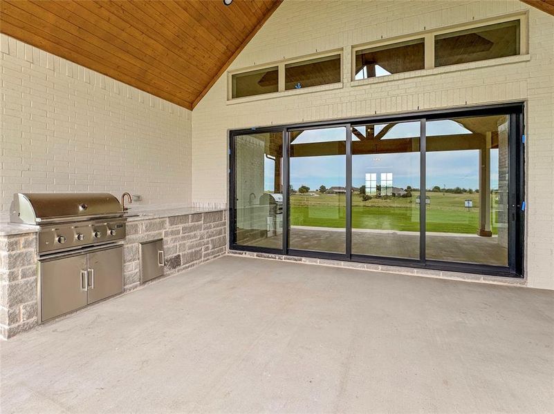 Exterior details and patio area of a home in The Retreat, Cleburne (Image 14).
