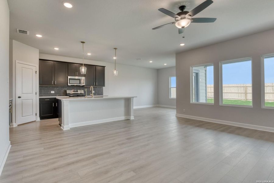 Spacious, unfurnished interior of a new home in Hennersby Hollow, San Antonio (Image 18). Spacious, unfurnished interior of a new home in Hennersby Hollow, San Antonio (Image 18).