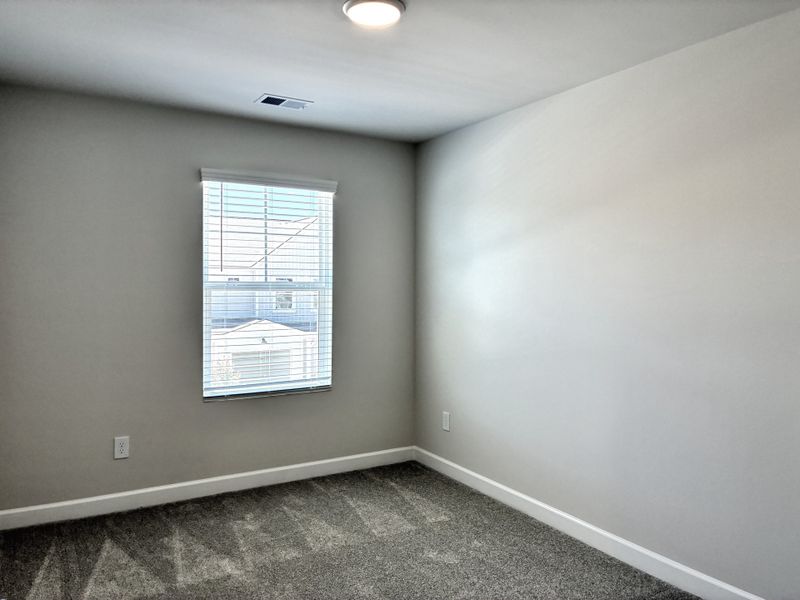 Spacious, unfurnished interior of a new home in Holly Ridge, Greenville (Image 14).