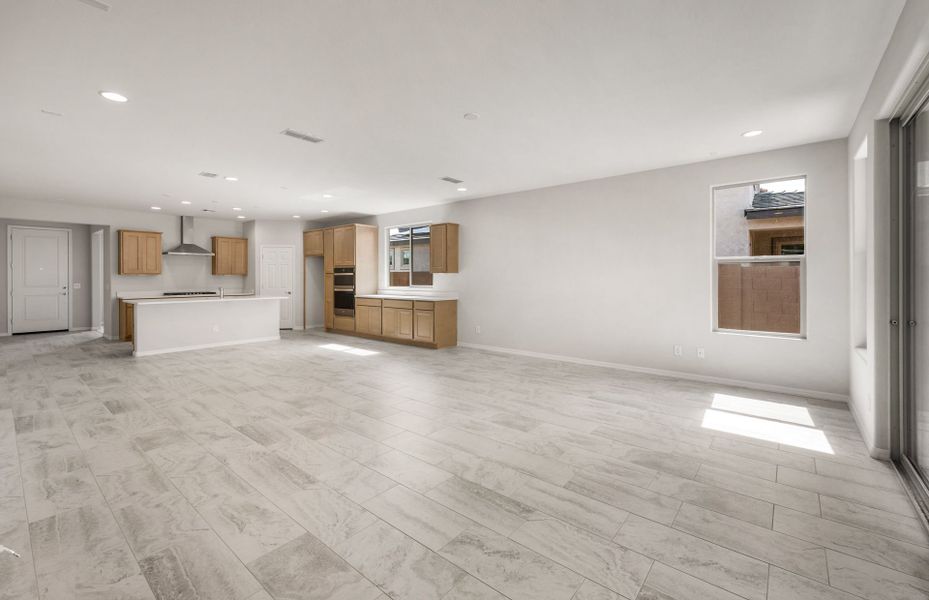 Spacious, unfurnished interior of a new home in Artisan at Asante, Surprise (Image 15).