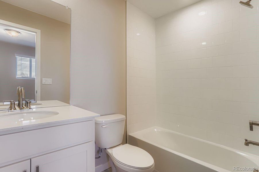 Secondary Ensuite bath