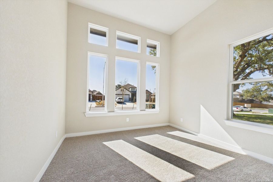 Spacious, unfurnished interior of a new home in Foxbrook, Cibolo (Image 10).