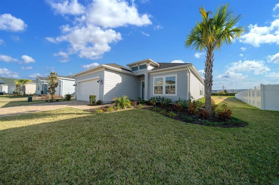 Exterior details and patio area of a home in , Ocala (Image 33).