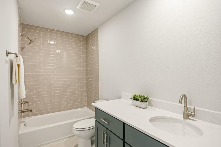 The en suite bathroom charms, radiating a serene ambiance that beautifully complements its tub/shower combo. The en suite bathroom charms, radiating a serene ambiance that beautifully complements its tub/shower combo.