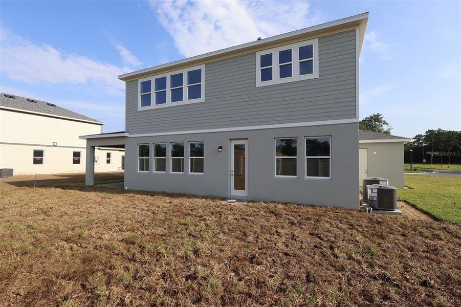 Exterior details and patio area of a home in Willow Run, Apopka (Image 3).