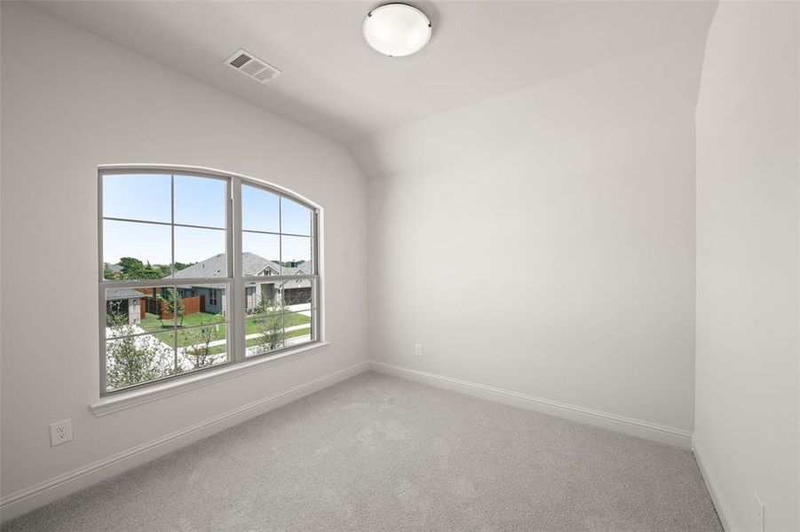 Spacious, unfurnished interior of a new home in The Retreat - Phase 1, Waxahachie (Image 23).