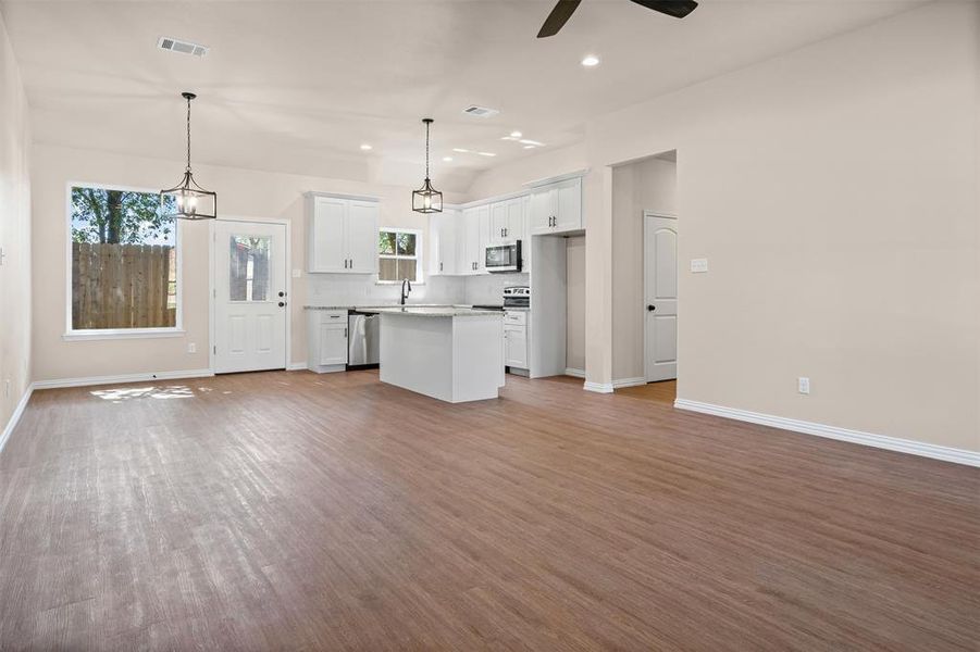 Spacious, unfurnished interior of a new home in , Mineral Wells (Image 13).