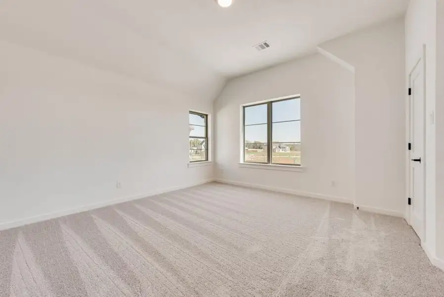 Spacious, unfurnished interior of a new home in Chatham Reserve, Providence Village (Image 31).