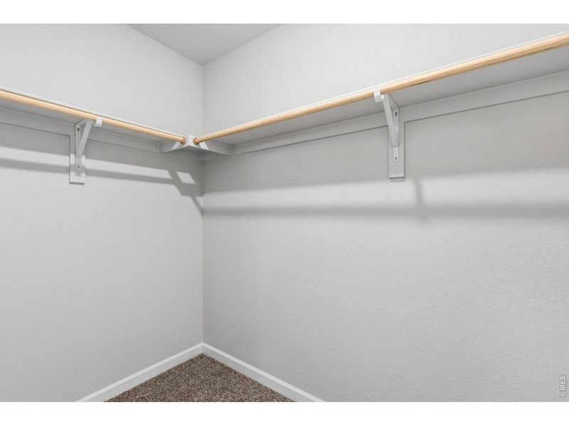 Spacious, unfurnished interior of a new home in Spring Valley, Longmont (Image 13).