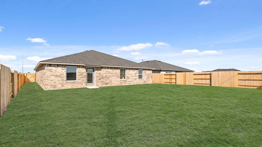 Exterior details and patio area of a home in Sunterra Lakes, Brookshire (Image 3).