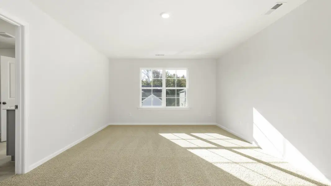 Spacious, unfurnished interior of a new home in Cambridge Park, Mebane (Image 13).