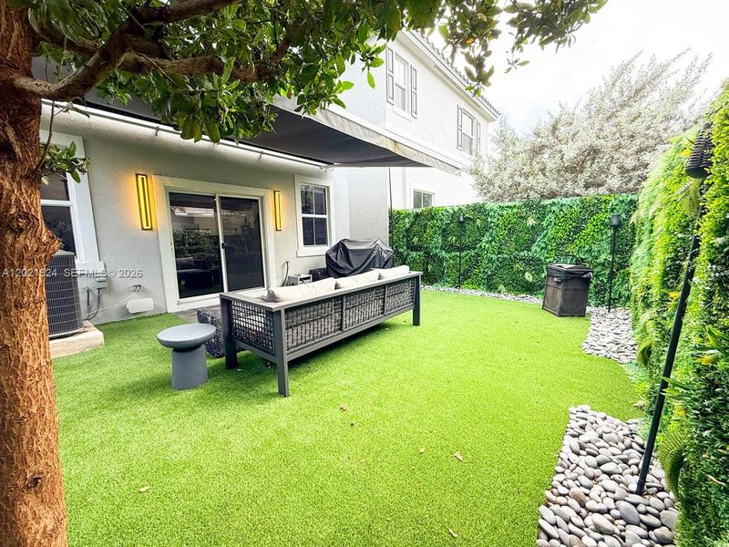 Exterior details and patio area of a home in , Coral Springs (Image 3).