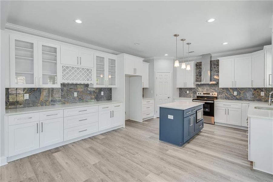Furnished interior view inside a new home in , Gainesville (Image 13).