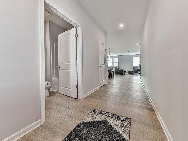 Spacious, unfurnished interior of a new home in Kingsley, Acworth (Image 22).