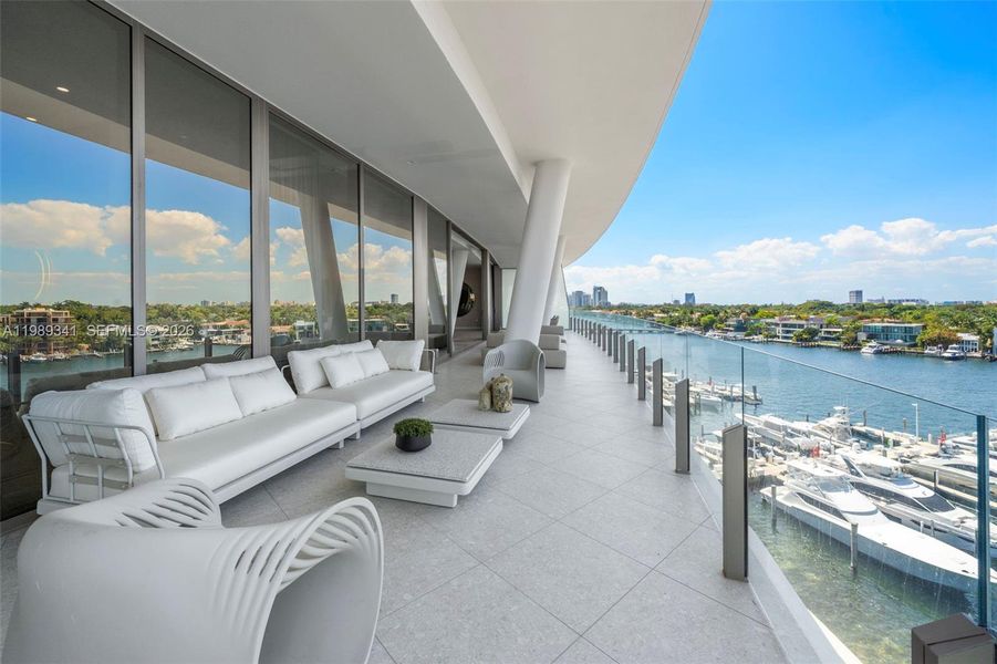 Condo located in Miami, FL showcasing its design and architecture (Image 31).