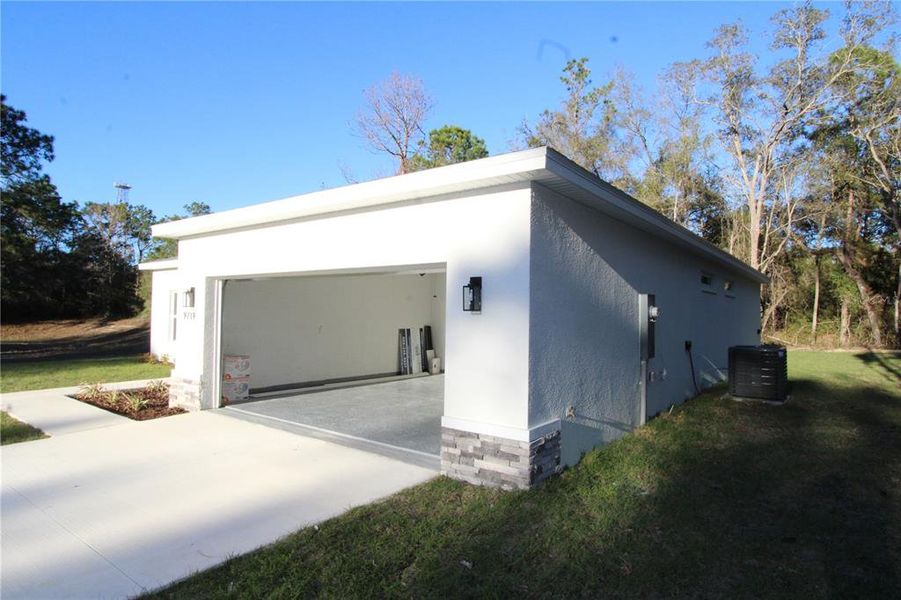 Exterior details and patio area of a home in , Citrus Springs (Image 26).